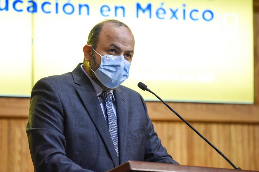 Políticos y gobernantes tienen poco aprecio por la educación en México: Guevara Niebla