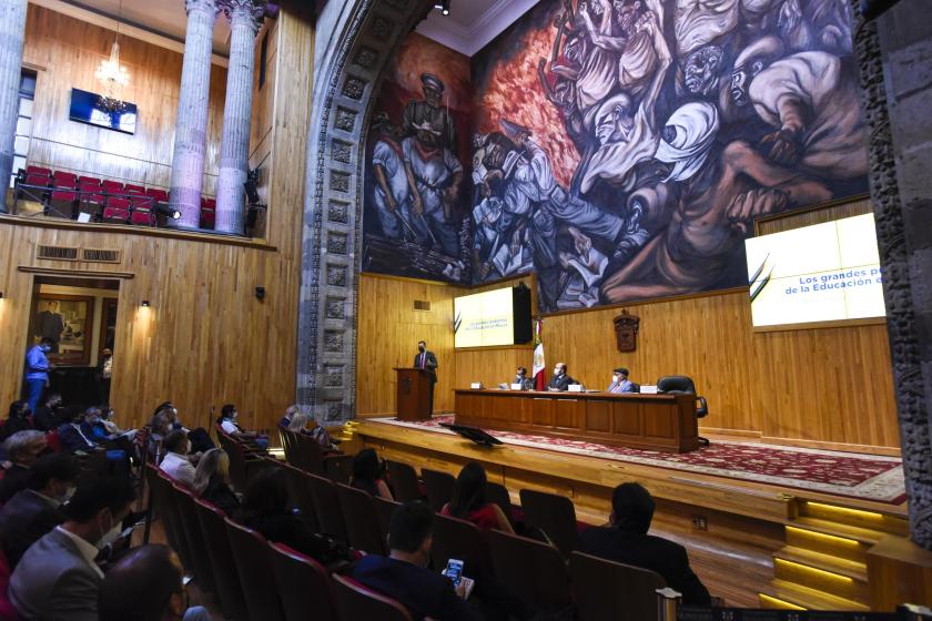 Políticos y gobernantes tienen poco aprecio por la educación en México: Guevara Niebla