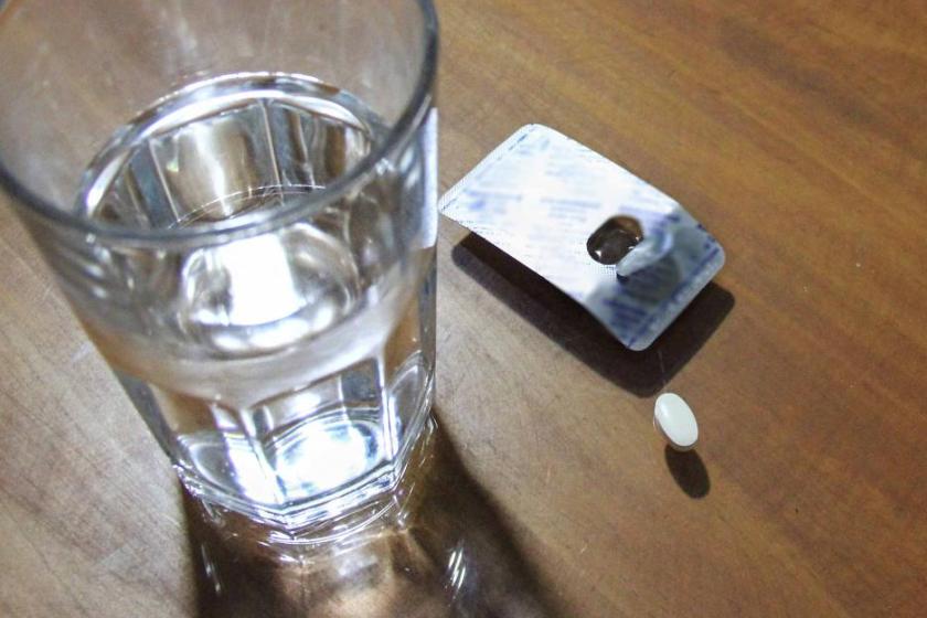 Alertan sobre riesgos de autoprescripción de medicamentos que supuestamente sanan el COVID-19
