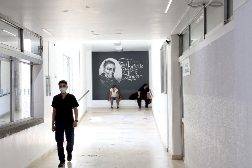 estudiantes de medicina a investigar y utilizar la IA